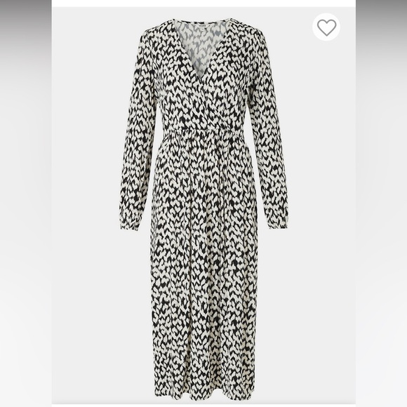 mybM Dresses & Skirts - 3/10$ 🌷 The Bay mbyM Maikki Printed Surplice Midi Dress Ohara Print